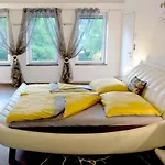 Designer Mit Kamin * הרטברג